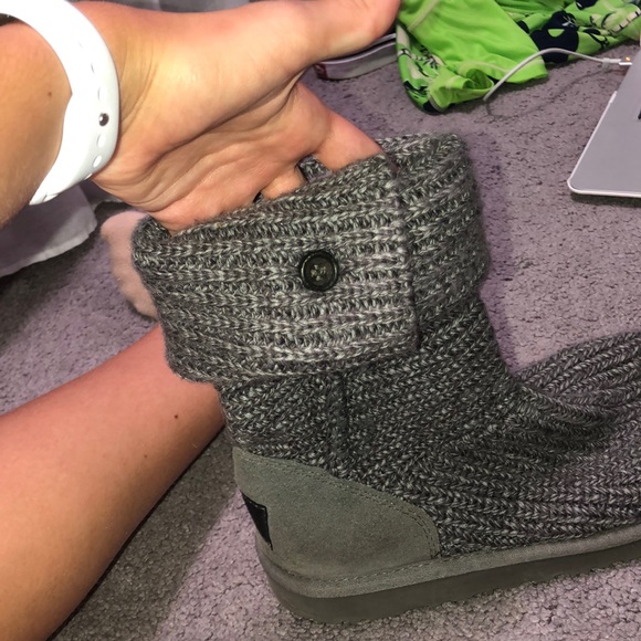 Gray uggs that can be rolled up or down - Picture 3 of 7